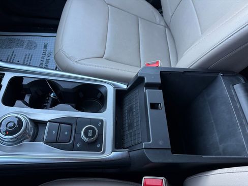 Used 2023 Ford Explorer Limited image 35