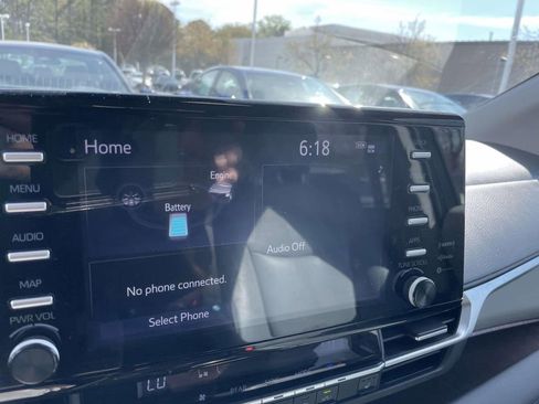 Used 2023 Toyota Sienna XLE image 37