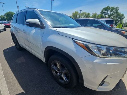 Used 2017 Toyota Highlander Limited Platinum AWD/4WD image 6