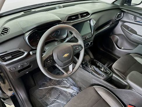 Used 2023 Chevrolet TrailBlazer LT w/ Convenience Package image 2