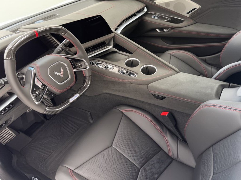 Used 2026 Chevrolet Corvette Z06 RWD image 4