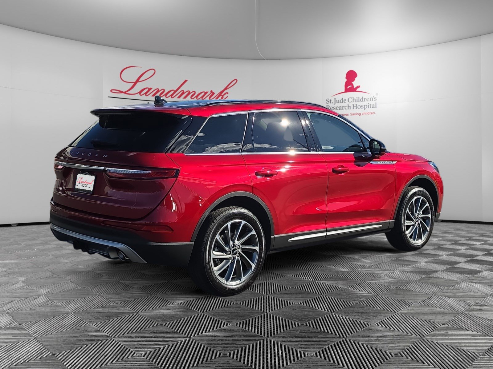 Certified 2025 Lincoln Corsair AWD w/ Equipment Group 101A image 5