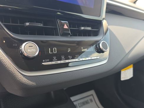 Used 2025 Toyota Corolla LE image 23