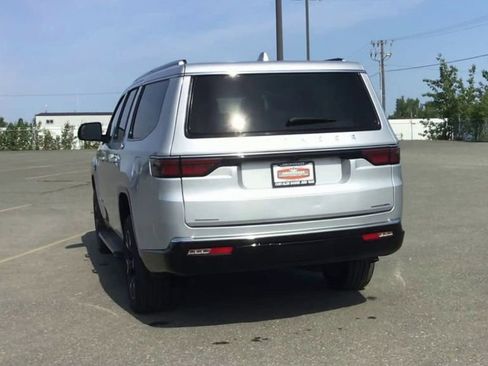 Used 2023 Jeep Wagoneer L Series III w/ Preferred Equipment Group image 7