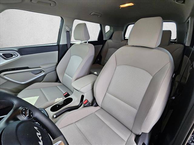 Used 2025 Kia Soul LX FWD image 14