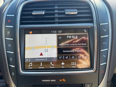 Used 2017 Lincoln MKX Reserve w/ Driver Assistance Package image 19