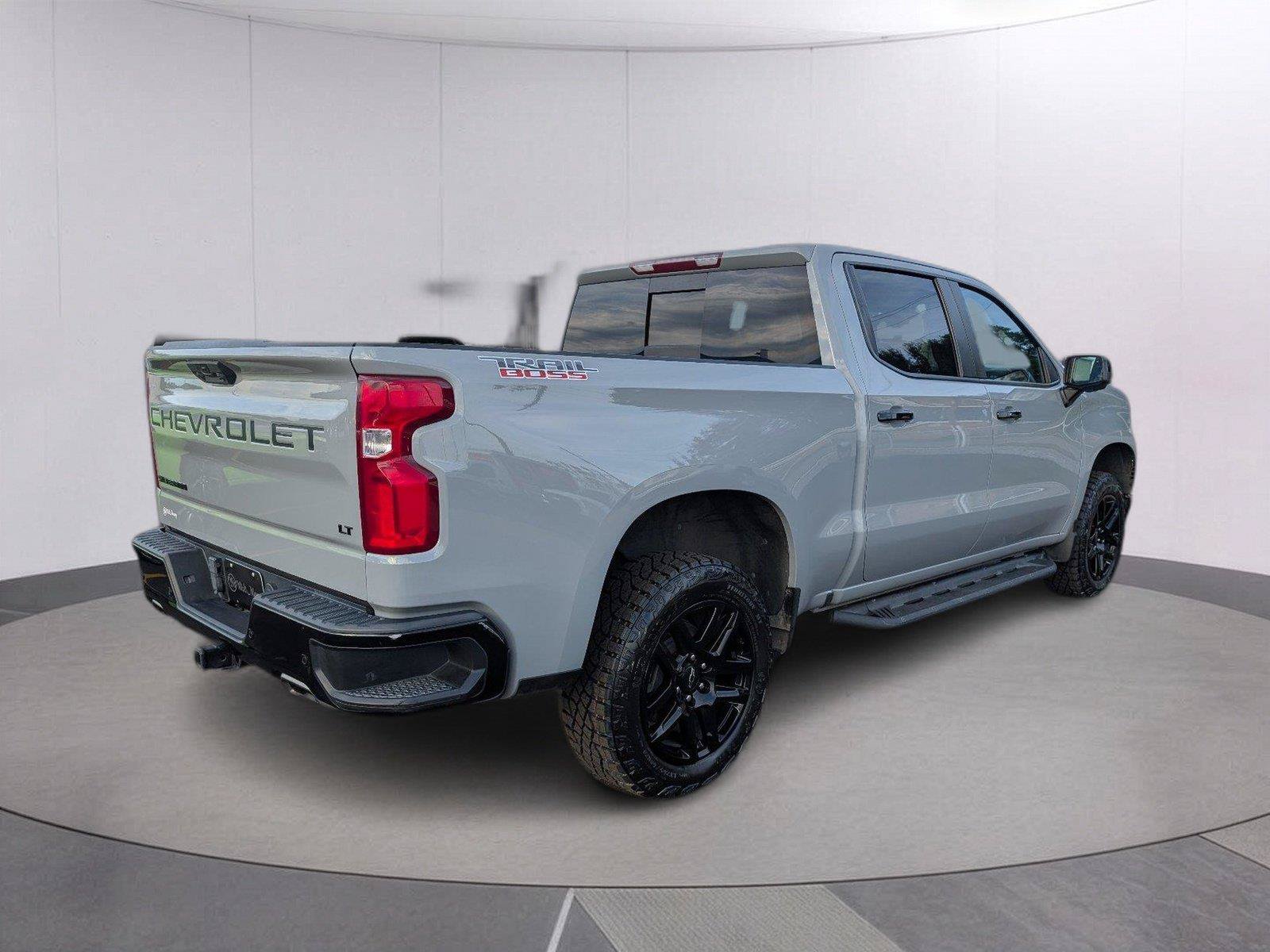 Used 2024 Chevrolet Silverado 1500 LT Trail Boss w/ LT Trail Boss Premium Package AWD/4WD image 7