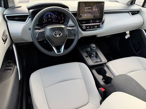 Certified 2026 Toyota Corolla Cross LE w/ Moonroof Package AWD/4WD image 33