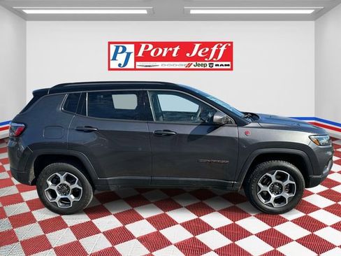 Used 2022 Jeep Compass Trailhawk image 3