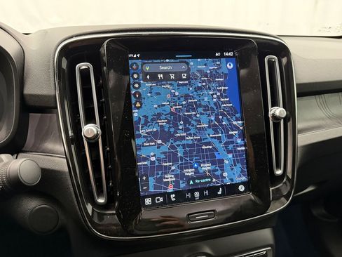 Used 2023 Volvo C40 P8 Recharge Ultimate image 17