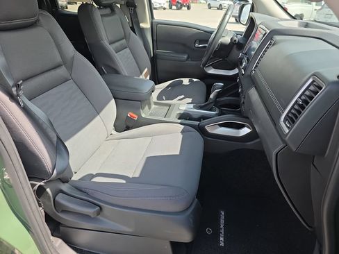 Used 2024 Nissan Frontier SV w/ SV Convenience Package RWD image 35
