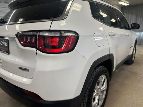 Used 2024 Jeep Compass Latitude AWD/4WD image 22