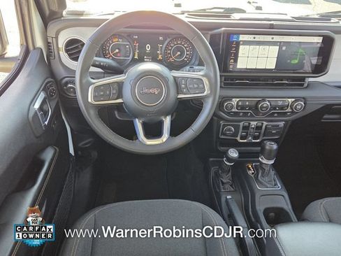 Used 2024 Jeep Wrangler Unlimited Sahara AWD/4WD image 7