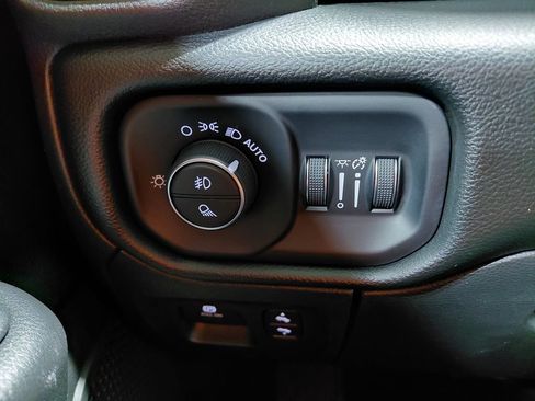 Used 2025 RAM 1500 Big Horn AWD/4WD image 39