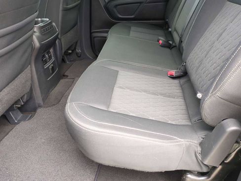 Used 2018 Nissan Titan SV w/ SV Convenience Package image 25