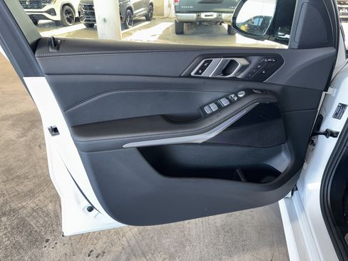 Used 2025 BMW X7 xDrive40i w/ M Sport Package image 18