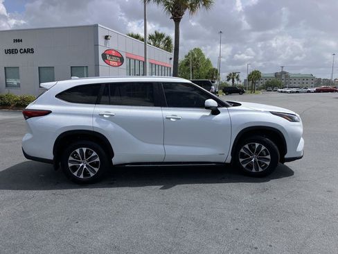 Used 2023 Toyota Highlander XLE image 6
