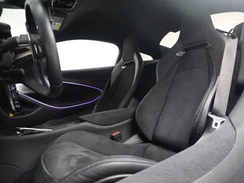 Used 2023 McLaren Artura image 13