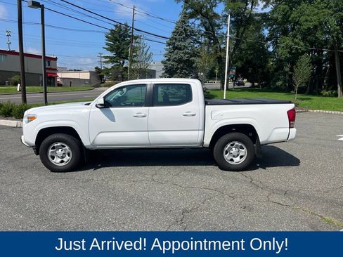 Used 2017 Toyota Tacoma SR w/ Tow Package AWD/4WD image 4
