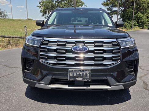 Used 2025 Ford Explorer Active RWD image 2