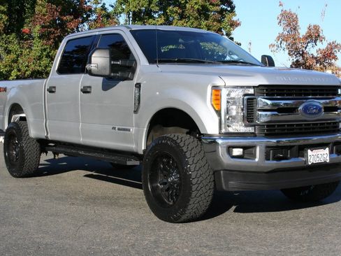 Used 2017 Ford F250 XLT w/ XLT Value Package image 2