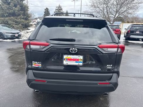 Used 2022 Toyota RAV4 XLE Premium image 3