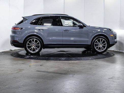 Certified 2025 Porsche Cayenne AWD/4WD image 8