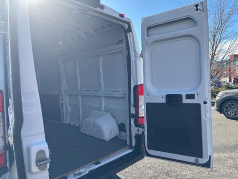 Used 2023 RAM ProMaster 2500 w/ Convenience Group image 8