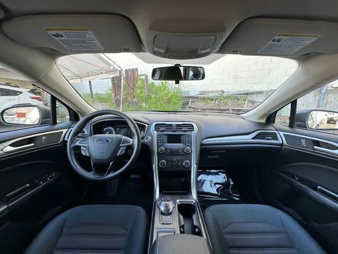Used 2017 Ford Fusion SE FWD image 10