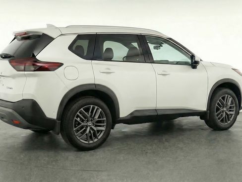 Used 2023 Nissan Rogue S AWD/4WD image 9