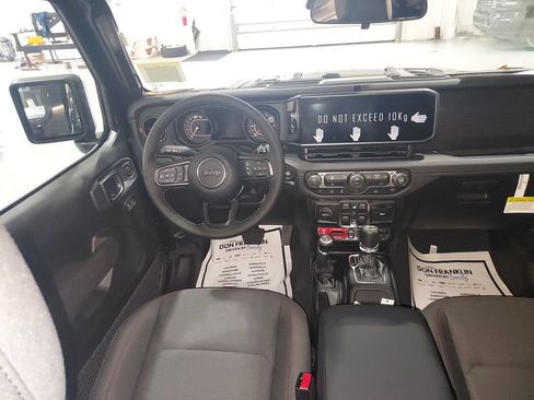 New 2026 Jeep Wrangler Unlimited Rubicon AWD/4WD image 15