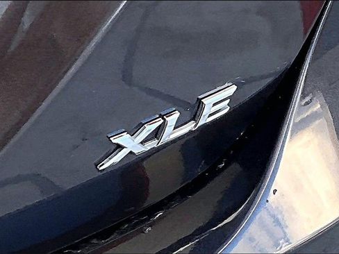 Certified 2018 Toyota Camry XLE image 22