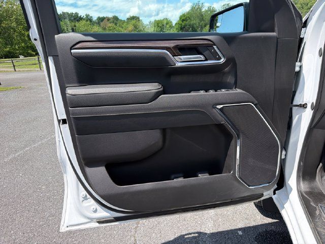 Used 2025 Chevrolet Silverado 1500 RST w/ Z71 Off-Road Package AWD/4WD image 11