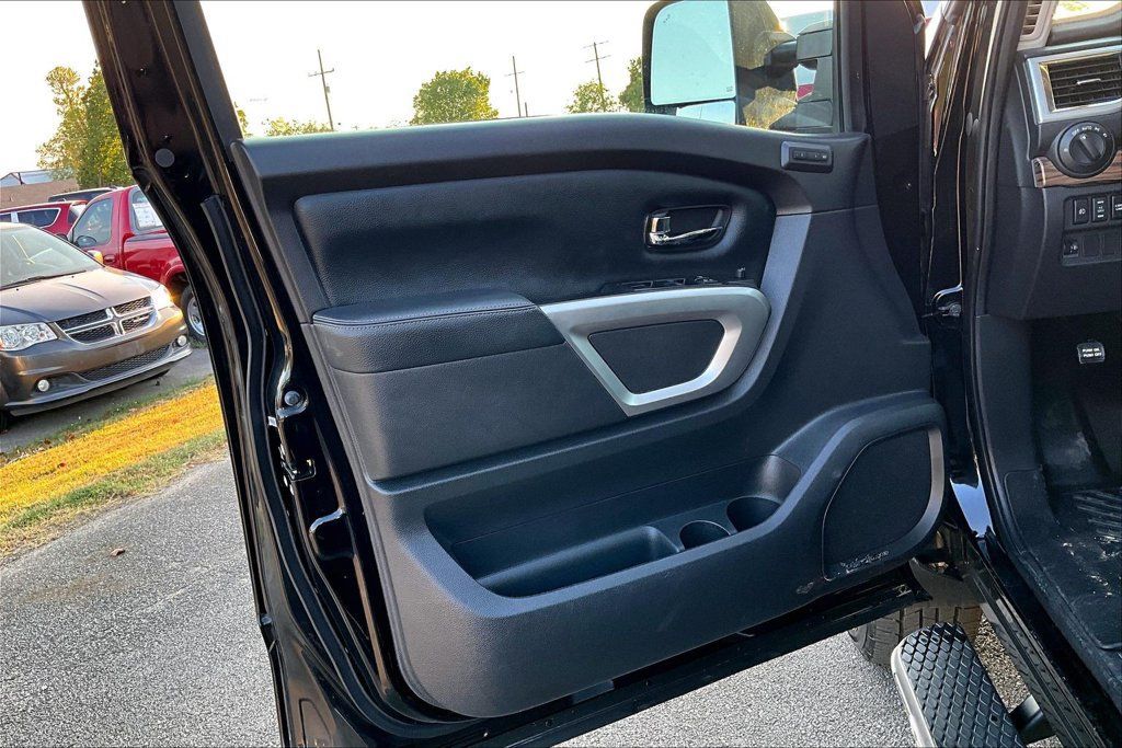 Used 2018 Nissan Titan SL w/ Texas Titan Edition AWD/4WD image 23