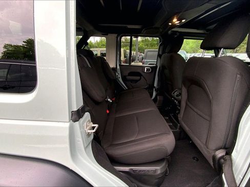 Used 2023 Jeep Wrangler Unlimited w/ Sun & Screen Package AWD/4WD image 16