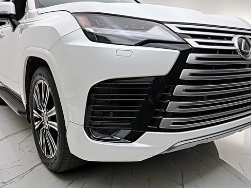 Used 2025 Lexus LX 700h Luxury AWD/4WD image 19