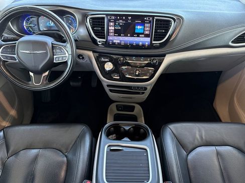 Used 2022 Chrysler Pacifica Touring-L w/ Uconnect Theater Family Group FWD image 20