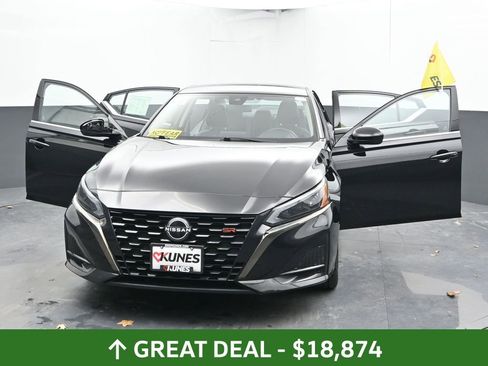Used 2024 Nissan Altima 2.5 SR FWD image 56