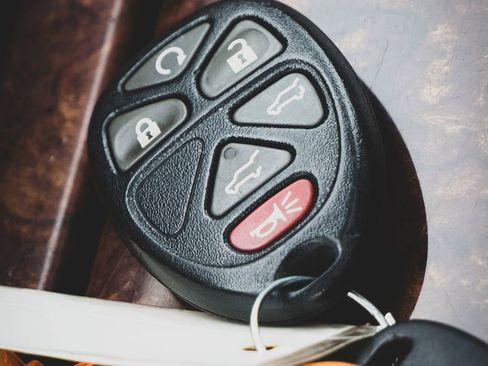 Used 2014 Chevrolet Suburban LTZ image 9