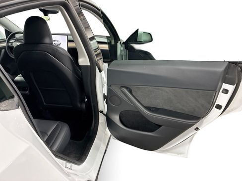 Certified 2023 Tesla Model Y Long Range AWD/4WD image 12