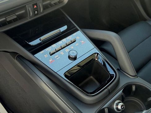 New 2026 Porsche Cayenne image 21