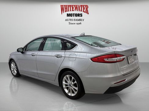 Used 2020 Ford Fusion SE image 2