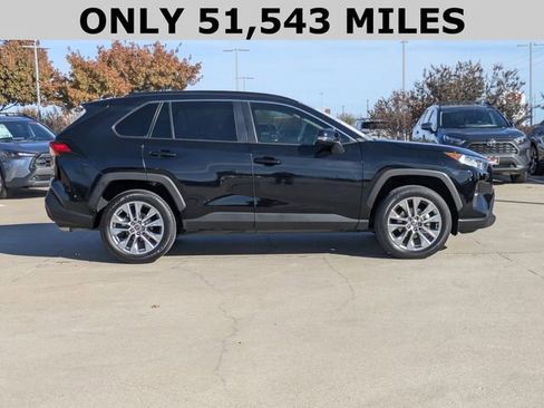 Used 2021 Toyota RAV4 XLE Premium image 4