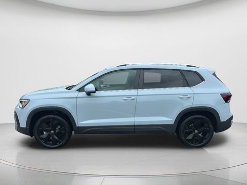 New 2026 Volkswagen Taos SE image 16