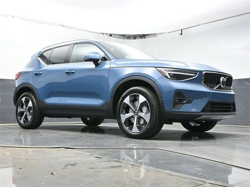 New 2024 Volvo XC40 B5 Plus w/ Protection Package Premier image 31