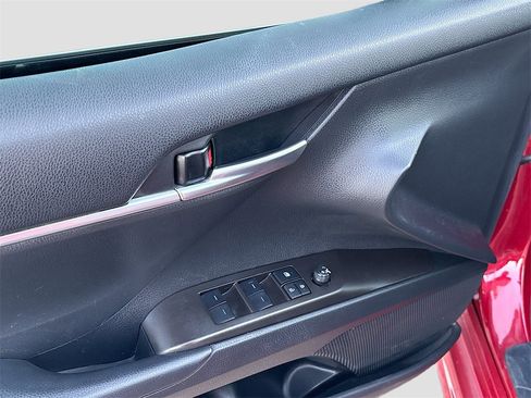 Used 2022 Toyota Camry SE image 17