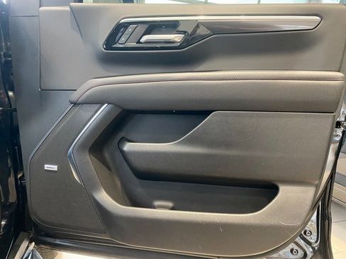 Used 2025 Chevrolet Suburban RST w/ Comfort Package image 11