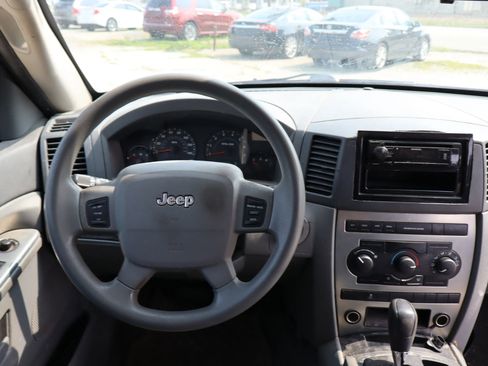 Used 2005 Jeep Grand Cherokee Laredo image 18