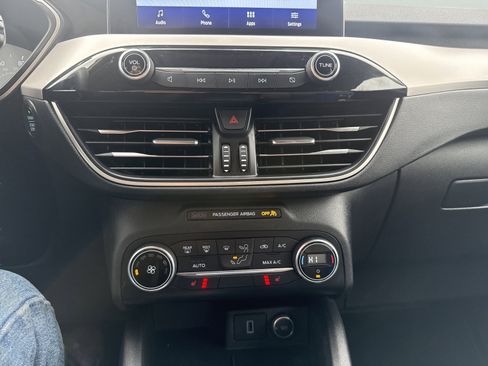 Used 2020 Ford Escape SE image 23