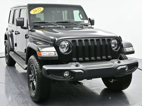 Used 2022 Jeep Wrangler Unlimited Sahara image 2